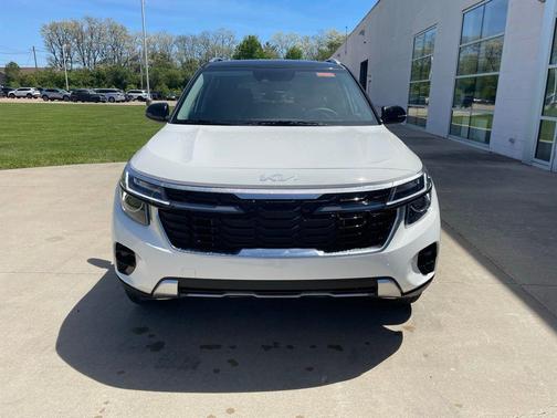 Clear White/Black Roof 2026 Kia Seltos S