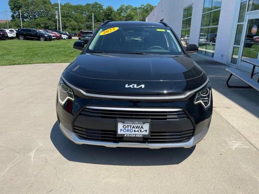 Aurora Black Pearl 2023 Kia Niro EX
