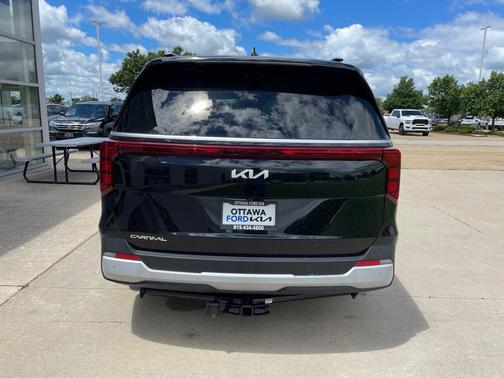 Aurora Black Pearl 2026 Kia Carnival EX
