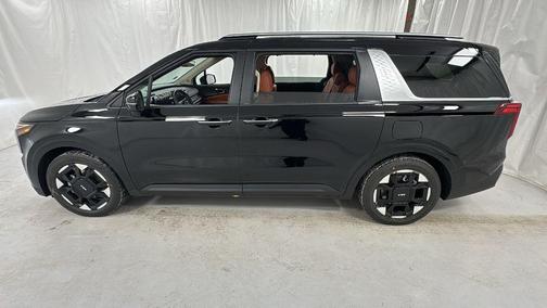 Aurora Black Pearl 2026 Kia Carnival EX