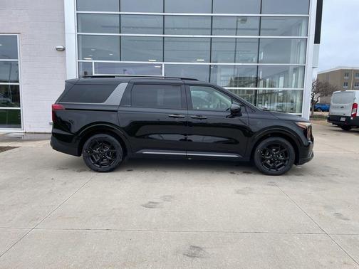 Aurora Black Pearl 2026 Kia Carnival Hybrid SX