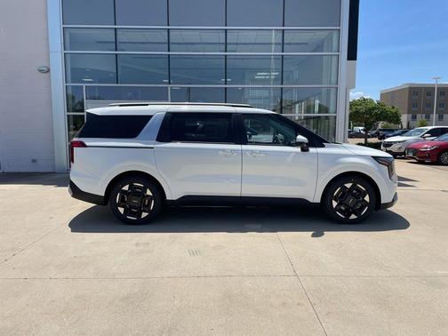 Snow White Pearl 2026 Kia Carnival EX
