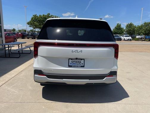 Snow White Pearl 2026 Kia Carnival EX