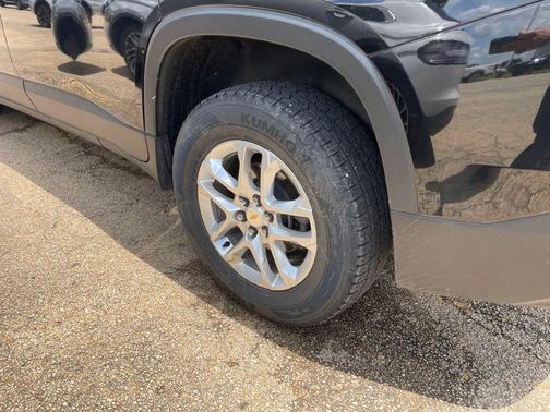 Mosaic Black Metallic 2021 Chevrolet Traverse LS