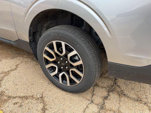 Iconic Silver Metallic 2023 Ford Maverick Lariat