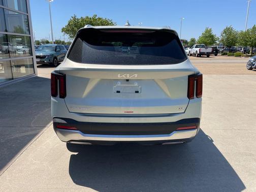 Ivory Silver 2026 Kia Sorento S