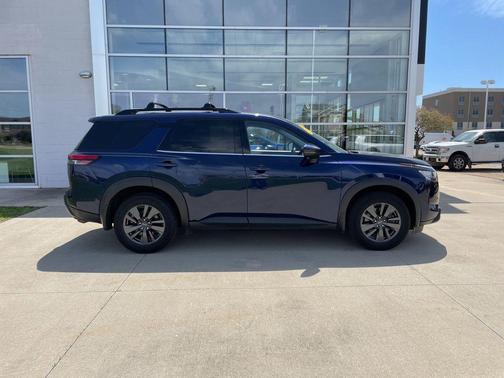 Deep Ocean Blue Pearl 2022 Nissan Pathfinder SV 4WD