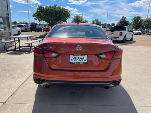 Sunset Drift Chromaflair 2020 Nissan Altima SR FWD