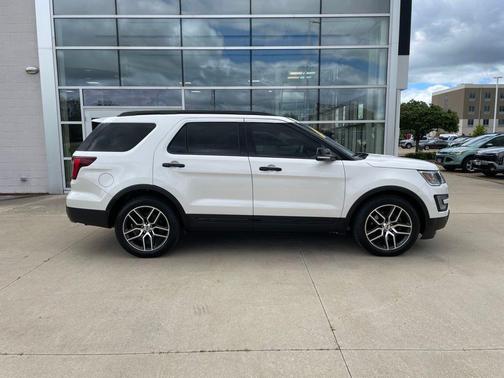 White Platinum Metallic Tri-Coat 2017 Ford Explorer sport