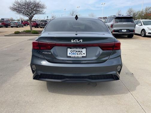 Gravity Gray 2023 Kia Forte LXS