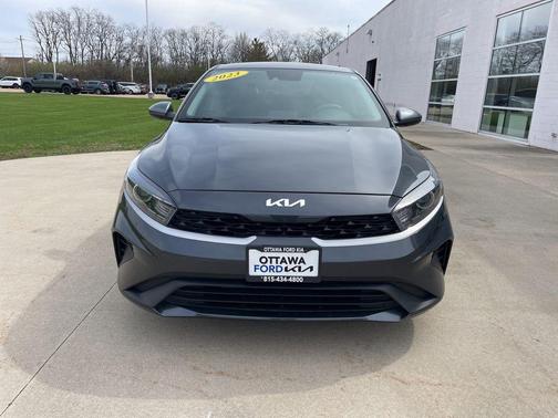 Gravity Gray 2023 Kia Forte LXS