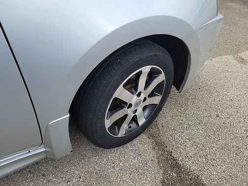Brilliant Silver Metallic 2012 Nissan Sentra 2.0 SR