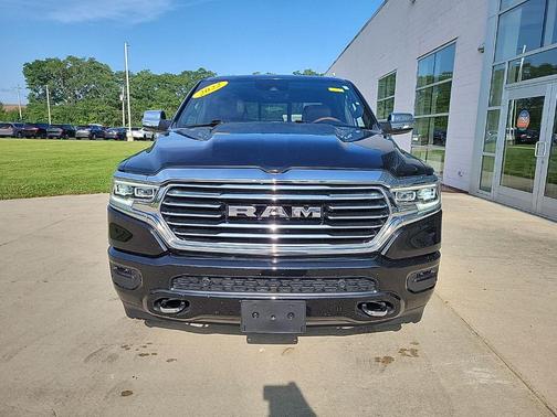Diamond Black Crystal Pearlcoat 2022 RAM 1500 Longhorn