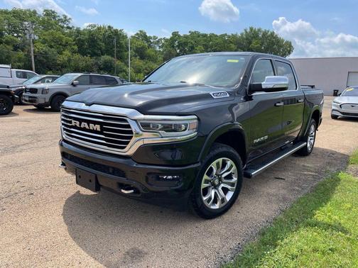 Diamond Black Crystal Pearlcoat 2022 RAM 1500 Longhorn