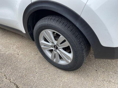 Clear White 2017 Kia Sportage LX
