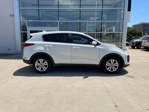 Clear White 2017 Kia Sportage LX
