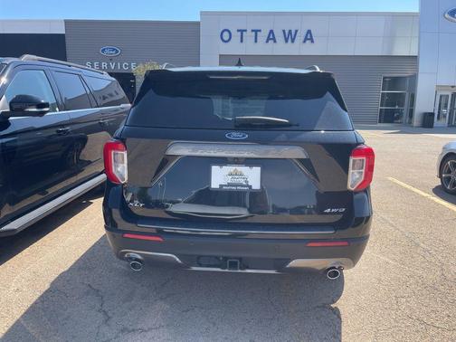 Black Metallic 2022 Ford Explorer XLT