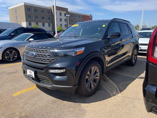 Black Metallic 2022 Ford Explorer XLT