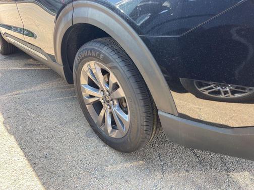 Black Metallic 2022 Ford Explorer XLT