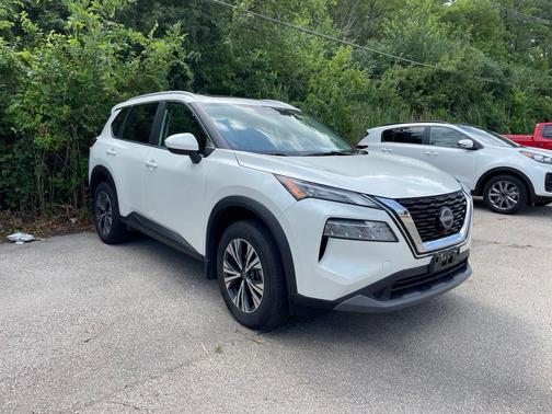 Pearl White Tricoat 2023 Nissan Rogue SV