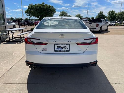 Ice 2025 Toyota Camry SE