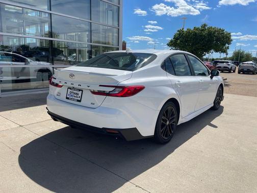 Ice 2025 Toyota Camry SE