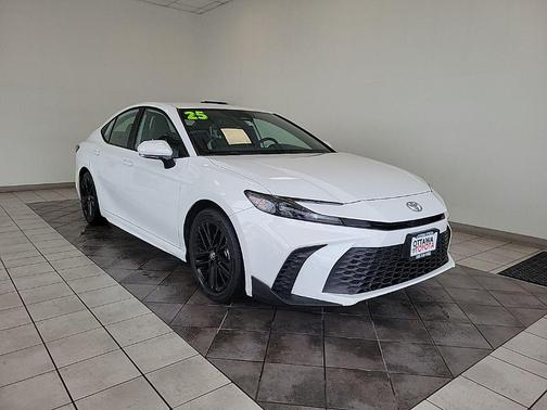 Ice 2025 Toyota Camry SE