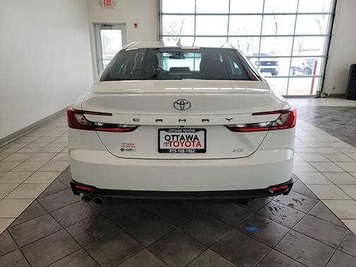 Ice 2025 Toyota Camry SE