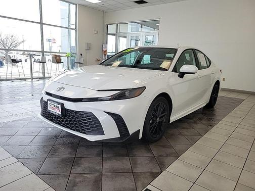 Ice 2025 Toyota Camry SE