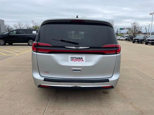 Silver Mist Clearcoat 2023 Chrysler Pacifica Touring L