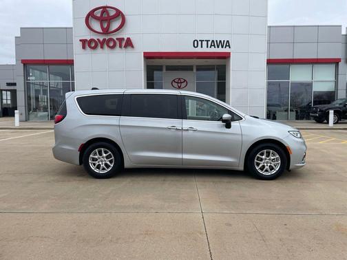 Silver Mist Clearcoat 2023 Chrysler Pacifica Touring L
