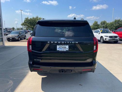 Black Metallic 2025 Ford Expedition Max Active 4x4