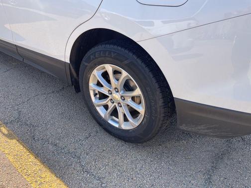 Summit White 2018 Chevrolet Equinox LT