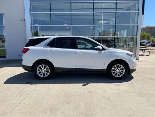 Summit White 2018 Chevrolet Equinox LT