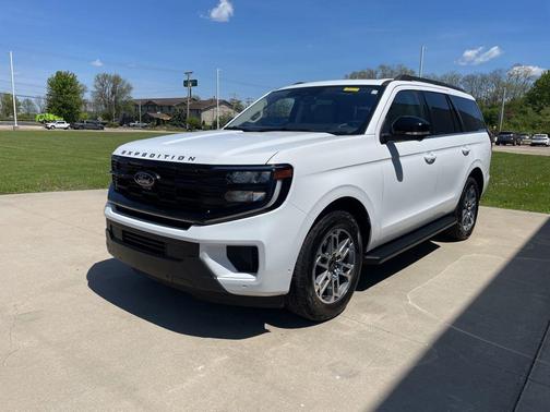 Oxford White 2025 Ford Expedition Active