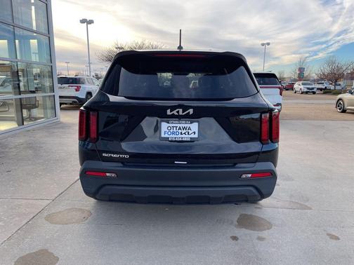 2023 Kia Sorento LX