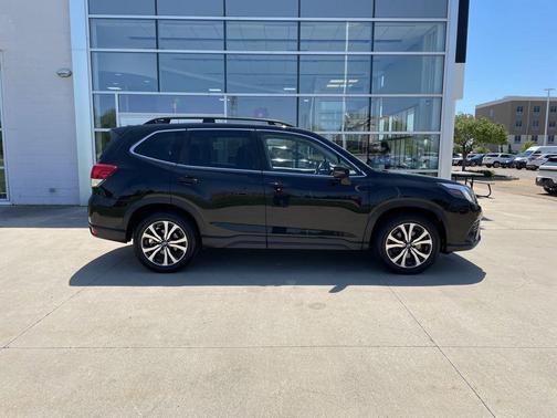 Crystal Black Silica 2023 Subaru Forester Limited