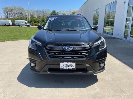 Crystal Black Silica 2023 Subaru Forester Limited