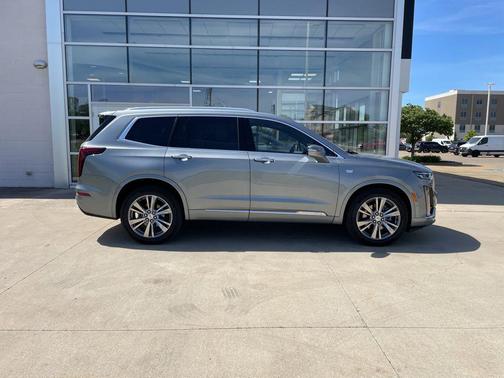 Argent Silver Metallic 2023 Cadillac XT6 Premium Luxury AWD