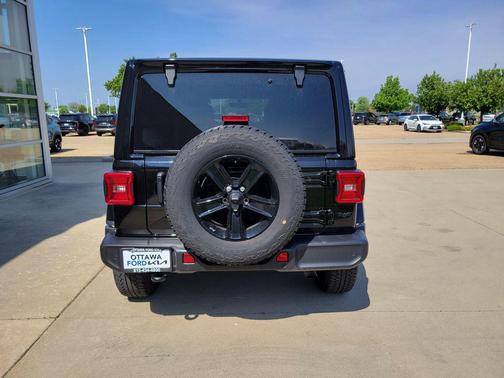 Black Clearcoat 2021 Jeep Wrangler Unlimited Sahara
