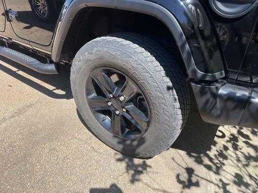 Black Clearcoat 2021 Jeep Wrangler Unlimited Sahara