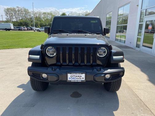 Black Clearcoat 2021 Jeep Wrangler Unlimited Sahara