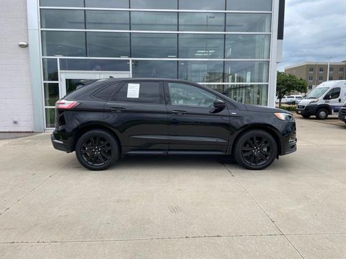 Agate Black Metallic 2024 Ford Edge ST Line