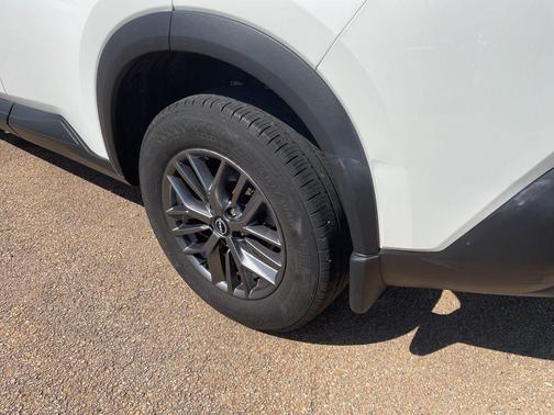 Glacier White 2023 Nissan Rogue S