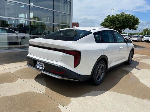 Snow White Pearl 2026 Kia K4 LXS