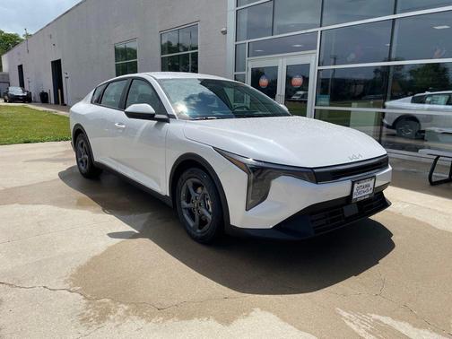 Snow White Pearl 2026 Kia K4 LXS