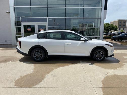 Snow White Pearl 2026 Kia K4 LXS