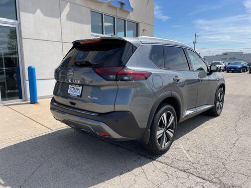 Gun Metallic 2023 Nissan Rogue SL