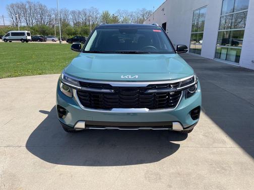 Pluton Blue/Black Roof 2026 Kia Seltos S