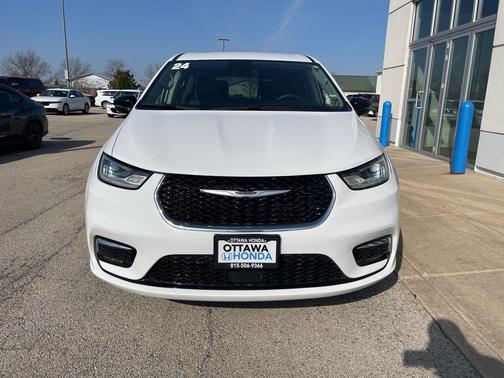 Bright White Clearcoat 2024 Chrysler Pacifica Touring L